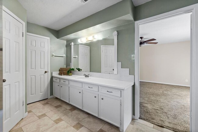 Building Photo - 719 Shenandoah Dr