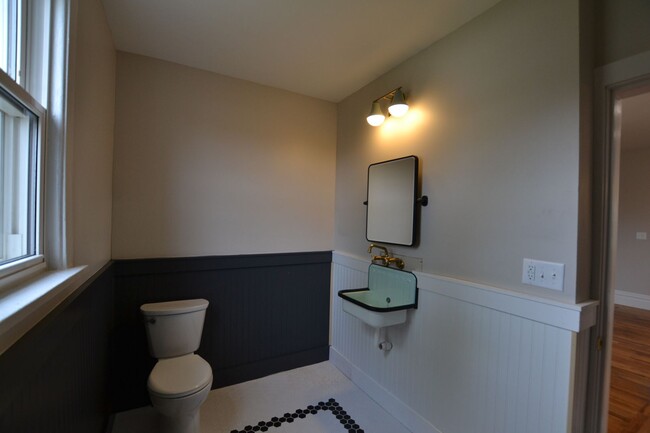 Building Photo - Newly Renovated 4 Bedroom Near Franklin Park
