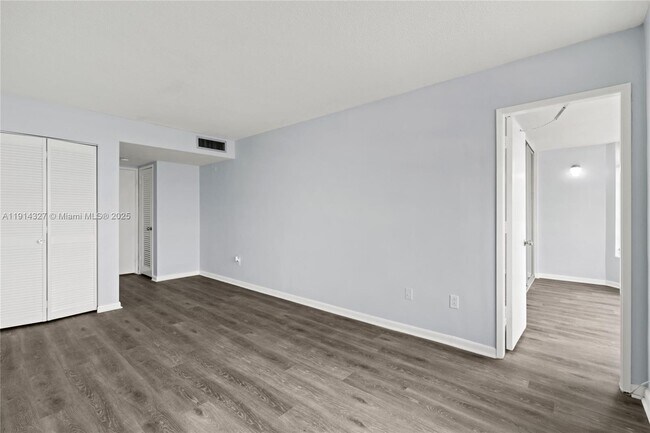 Building Photo - 1300 NE 191st St