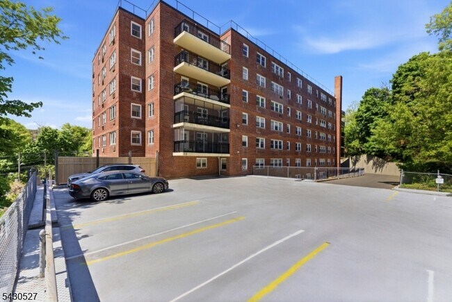 Building Photo - 415 Claremont Ave