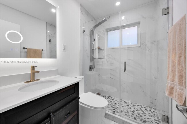 Building Photo - 5501 McKinley St
