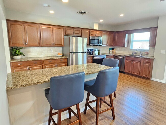 Building Photo - Annual Unfurnished 2 Bedroom 2 Bathroom Single Family Home in South Venice!