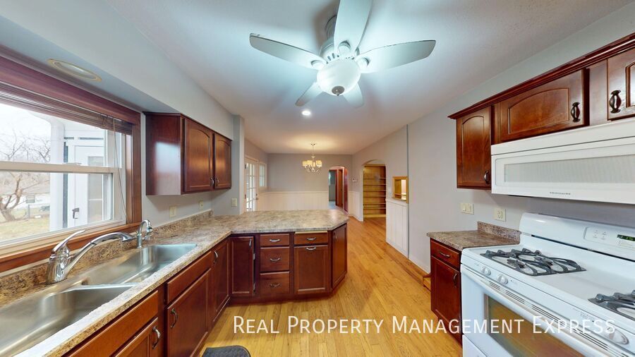 Building Photo - 4 Bedroom, 2 Bathroom Home for Rent in Sioux Falls