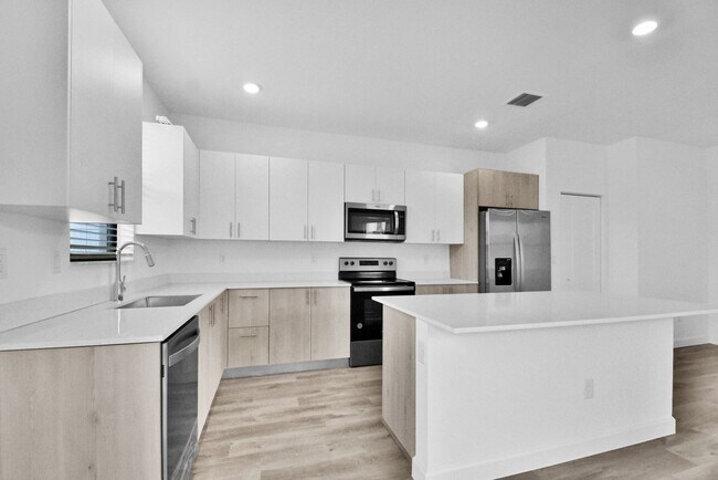 Building Photo - 706 Del Vista Rd