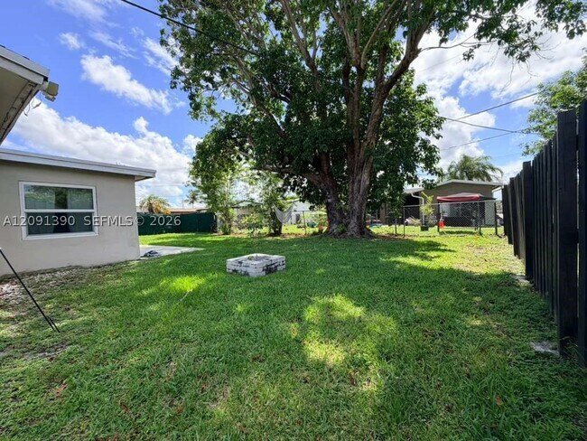 Building Photo - 2631 NW 94th Ave