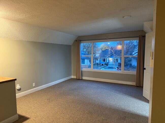 Building Photo - 2211 W Broadway Ave