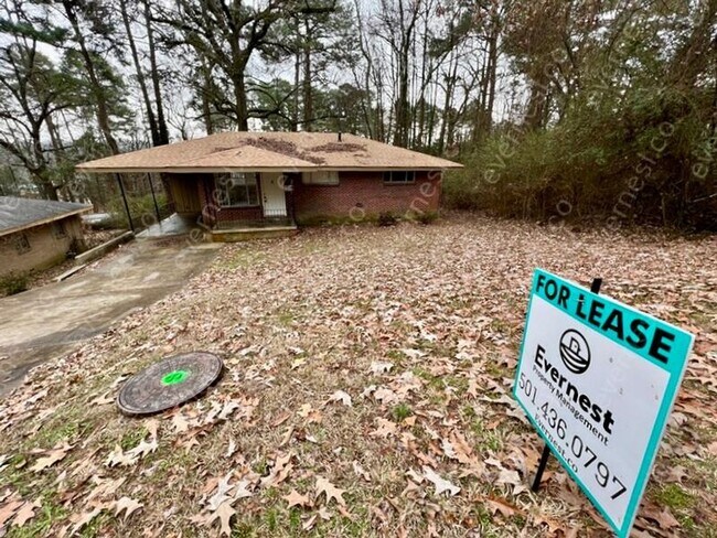 Building Photo - 2 Woodcliff Cir