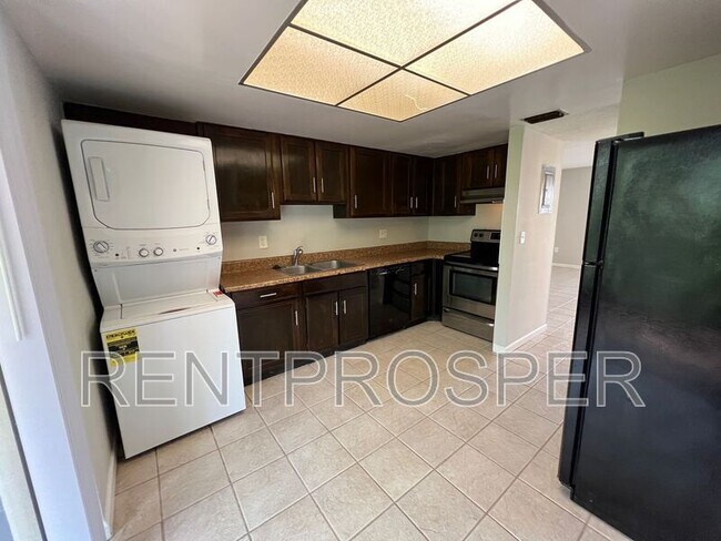 Building Photo - 6075 Village Cir