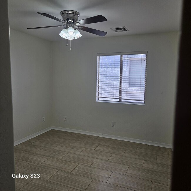 Building Photo - Oasis in Northwest Sun City