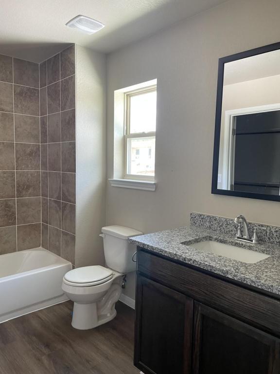 Building Photo - 512 Raymond St