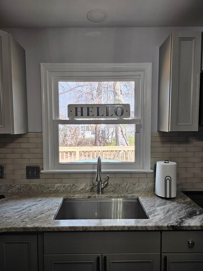 Building Photo - 10 Edith Key St