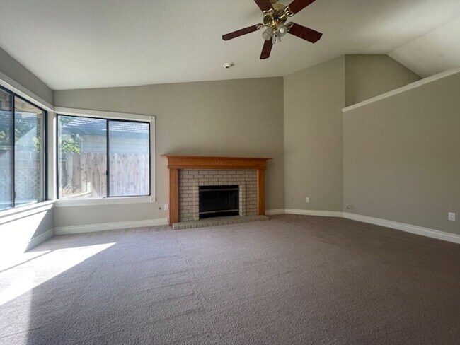 Building Photo - Gorgeous single story Gold River home in C...