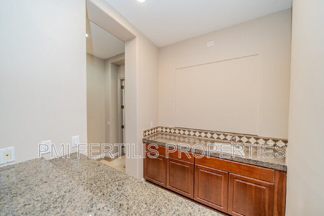 Building Photo - 17425 Cyrus Ln