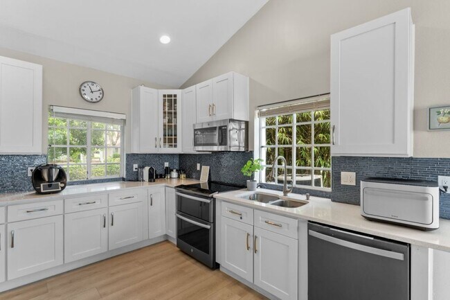 Building Photo - 1179 Laguna Springs Dr