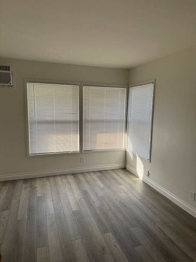 Building Photo - 1846 Scott Rd