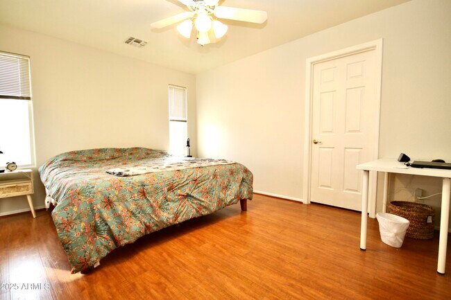 Building Photo - 1373 E Cherry Hills Dr