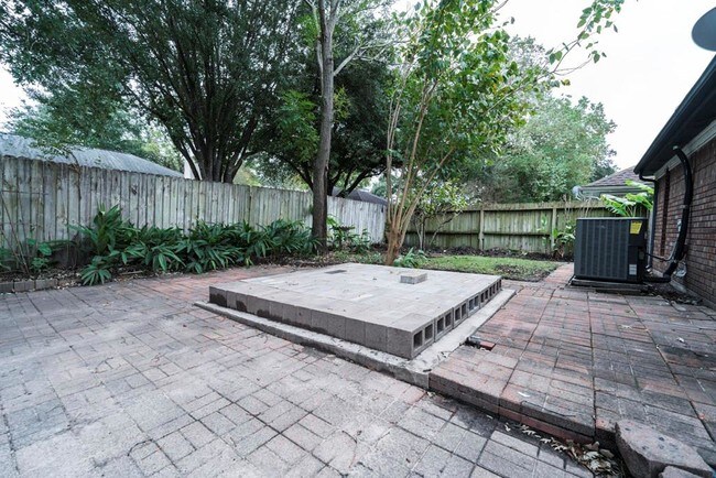 Building Photo - 2314 Pebbledowne Cir