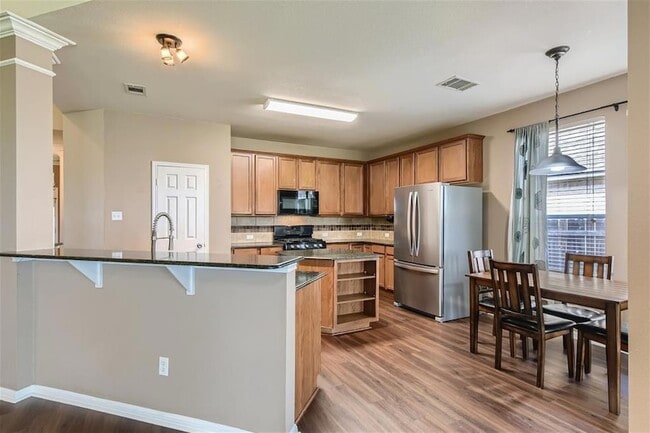 Building Photo - 1504 Weatherford Dr