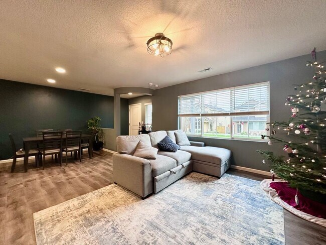 Building Photo - Modern 3-Bedroom 2.5 Bath Single Family Home in Gresham!