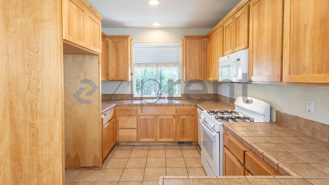 Building Photo - 1251 Clover Dr