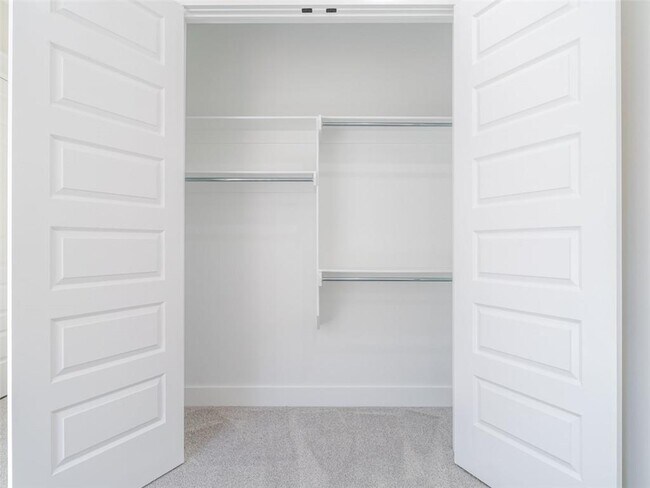 Building Photo - 311 Hedge Dr