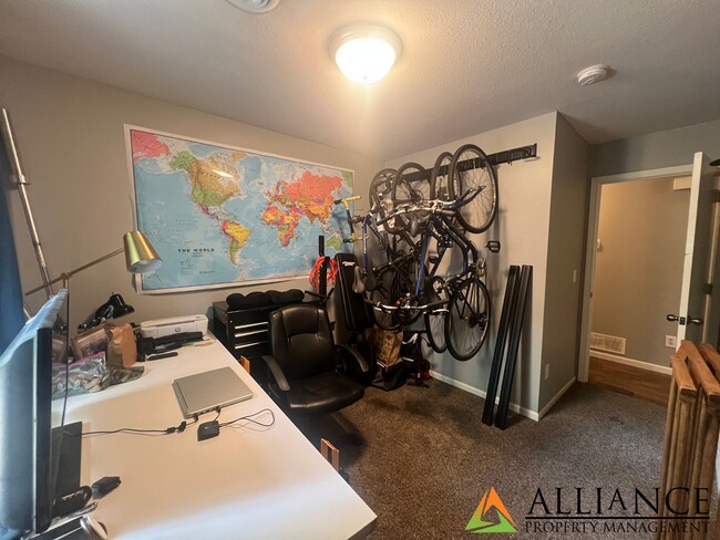 Building Photo - 530 Bluemont Ave