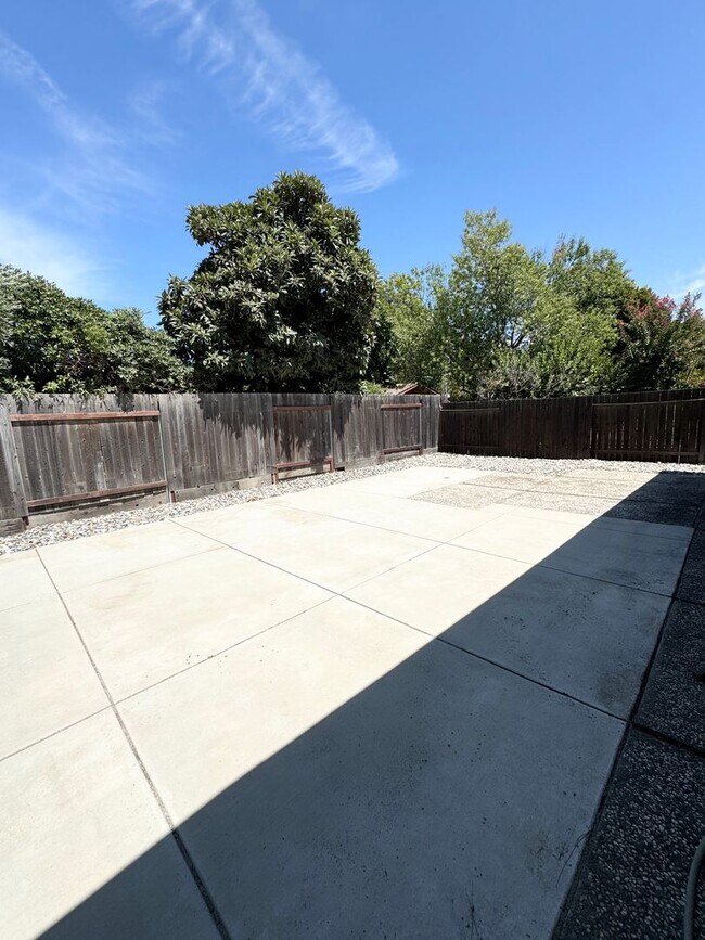 Building Photo - 1503 Brown Dr