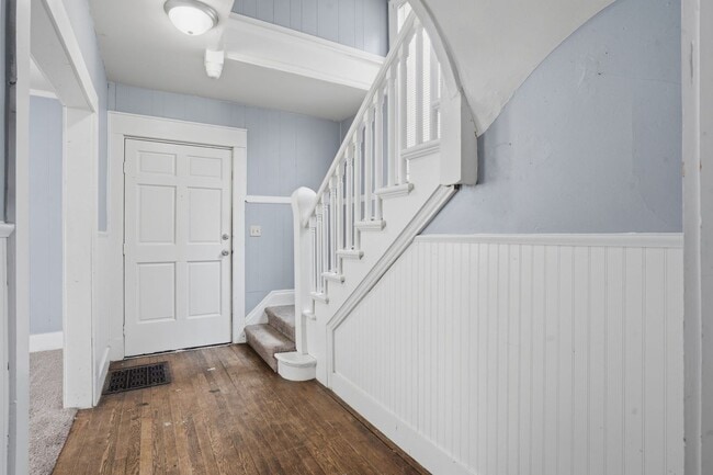 Building Photo - Spacious 4bed 2 bath home in Davenport