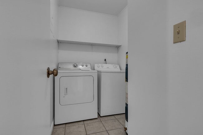 Building Photo - 1110 N Montgomery St