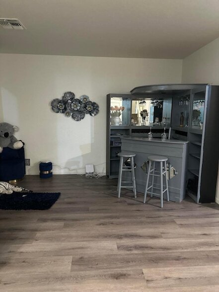 Building Photo - 6424 N Florence Ave