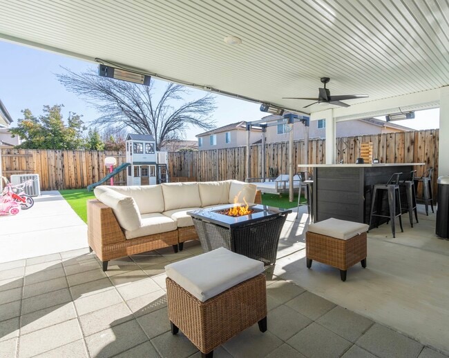 Building Photo - 1894 Pyramid Creek Dr