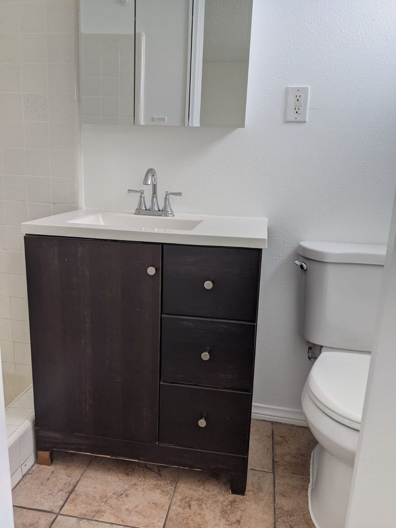 bathroom 1 - 8843 Alcott St