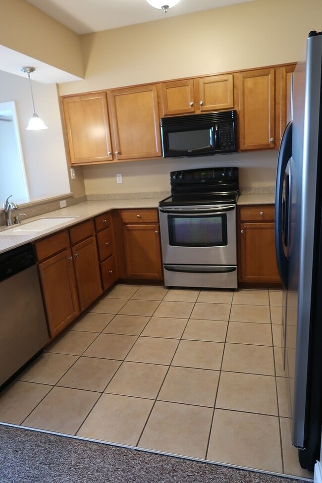 Building Photo - Available Now or FALL 2026! 3BR/2BA includes parking for 2 vehicles.  Fantastic Deal at $2400 per...