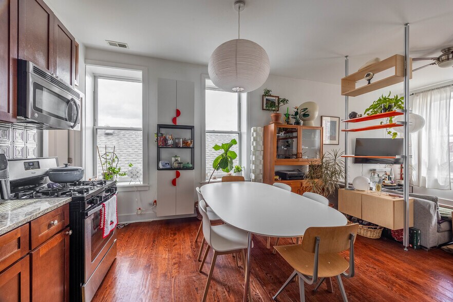 Building Photo - 1653 S Throop St