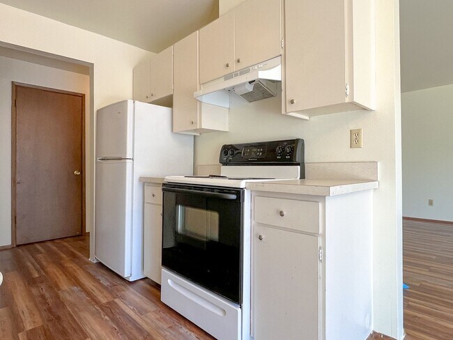 Building Photo - Updated Beacon Hill 1bd/1bth Condo, $1,650/mo.