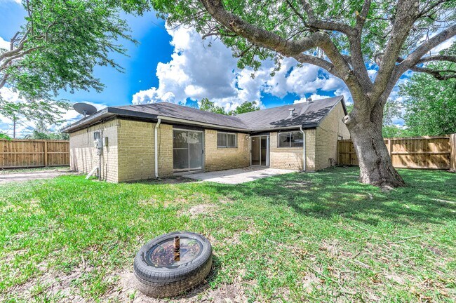 Building Photo - 10230 Trade Winds Dr