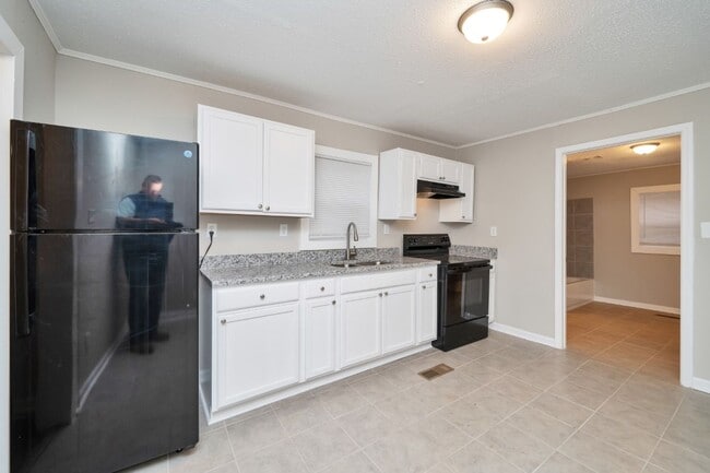 Building Photo - Beautifully Renovated 3BR/2BA Home on Forest Road in Hueytown – Now Accepting Section 8!