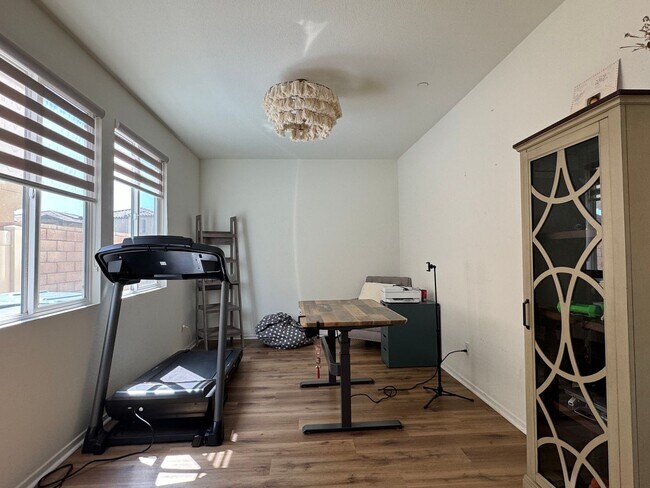 Building Photo - Beautiful 4 Bedroom House with office AND ...