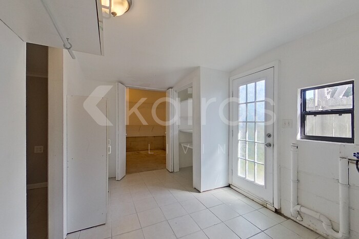 Building Photo - 5140 17th Ave N