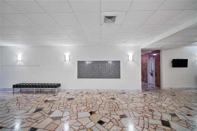 Building Photo - 2150 Sans Souci Blvd