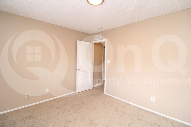 Building Photo - 1130 E Butler Dr