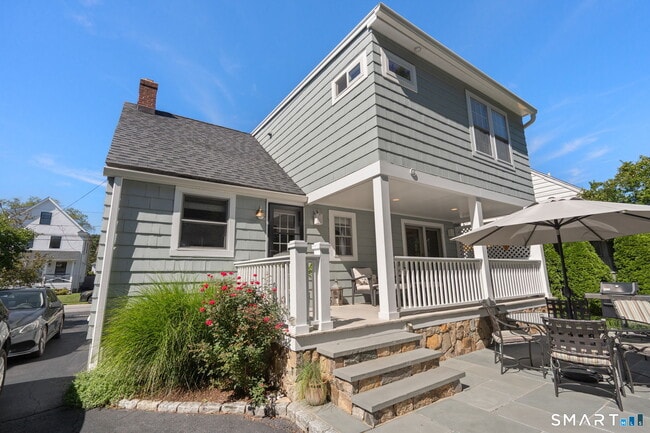 Building Photo - 717 Riverside Dr