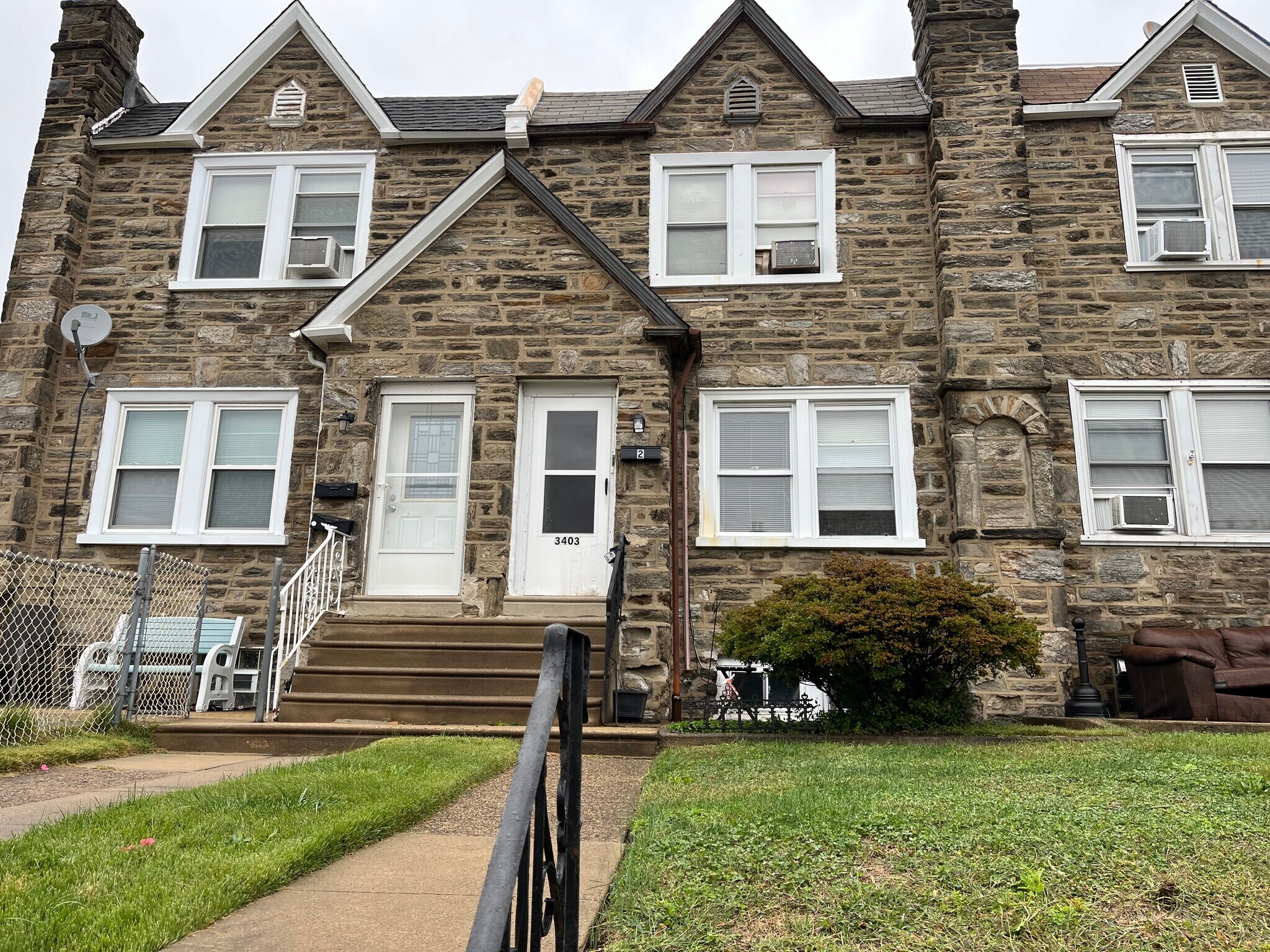Building Photo - 3403 Sheffield Ave