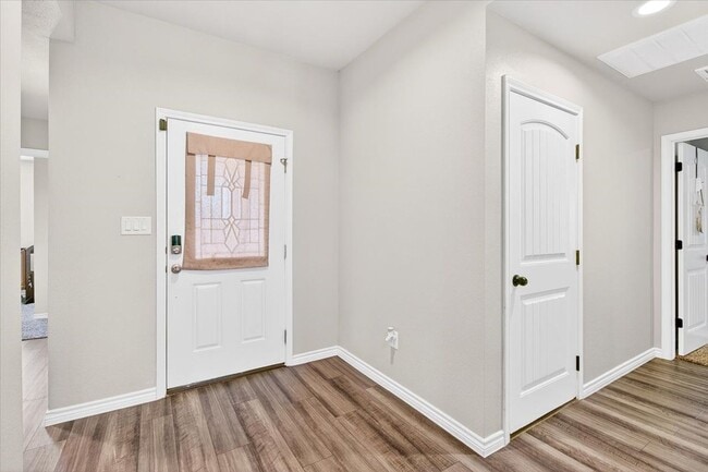 Building Photo - 8121 Cattlemen Dr