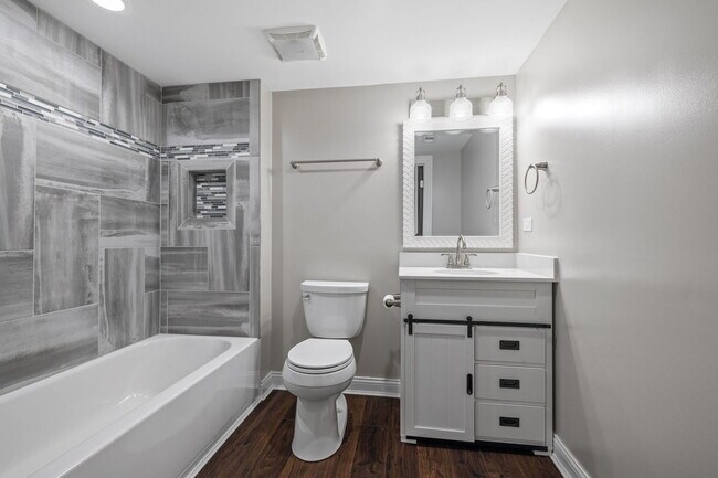 Building Photo - 1352 Smith Rd