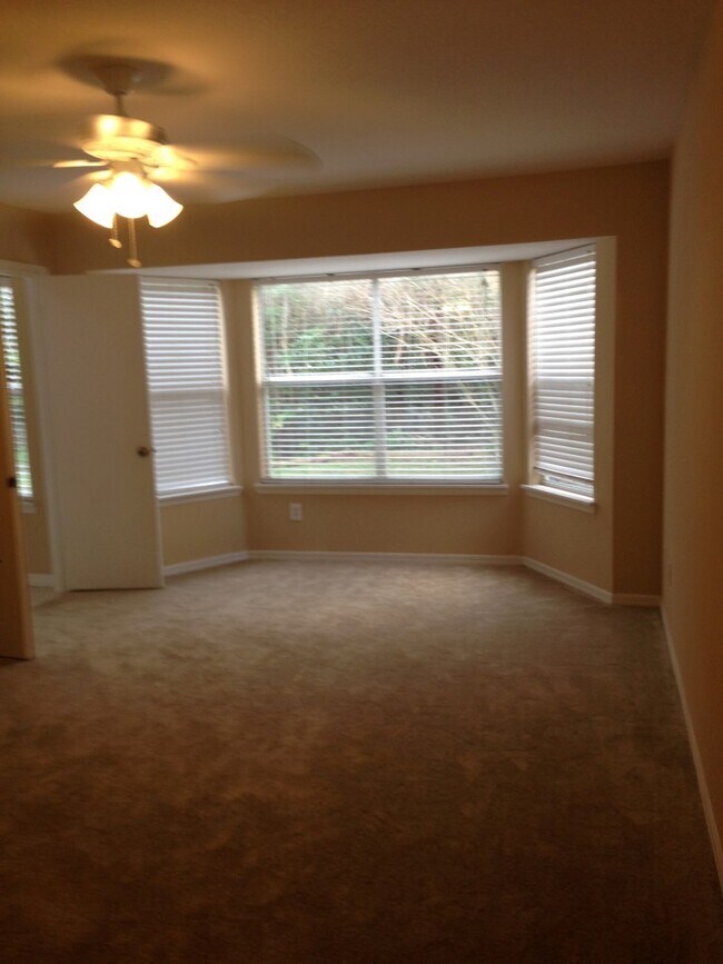 Building Photo - Gorgeous 4 BR Lake Mary home on Conservation lot - walking distance to Lake Mary HS