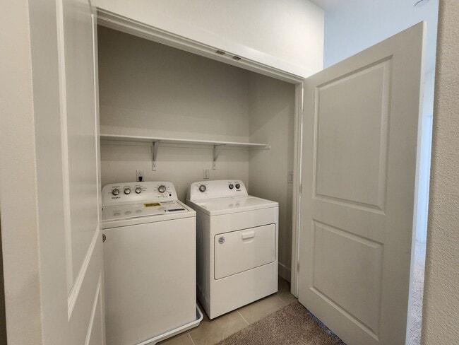 Building Photo - Brand New Townhome in South Carson City