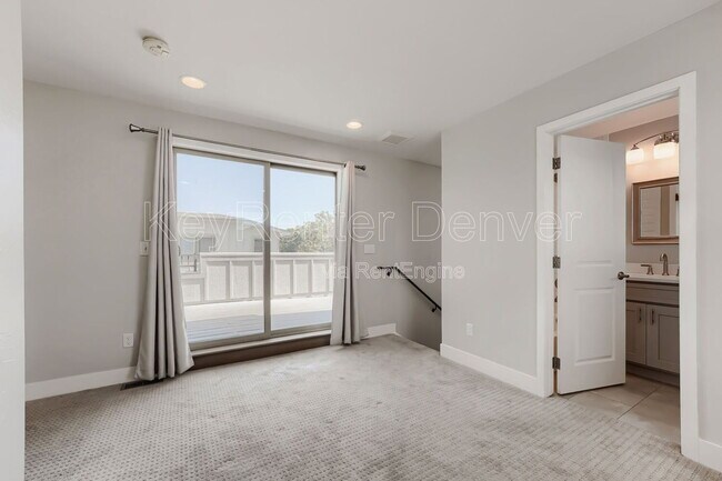 Building Photo - 758 S Leyden St