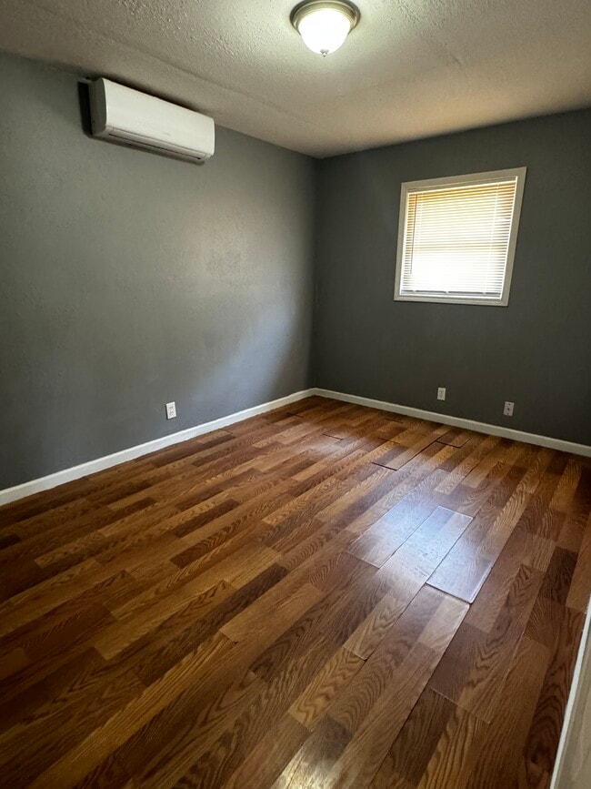 Building Photo - 1911 41st St