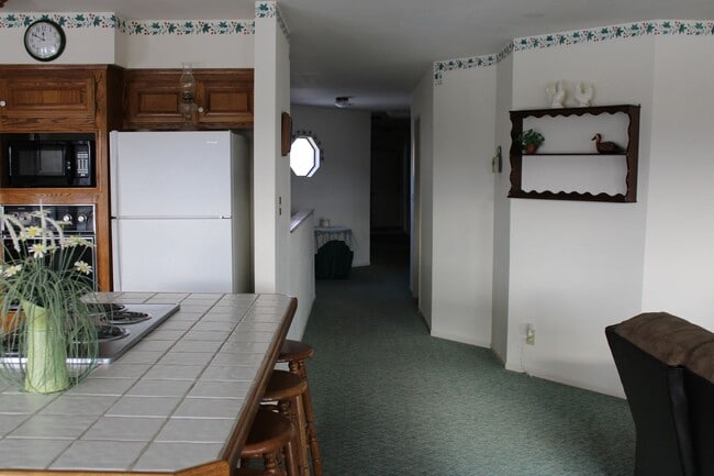 Building Photo - Riverfront 4 Bedroom Vacation Home Includes utiliities